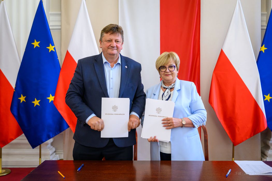 Podpisanie umowy 09.07.2016 o dofinansowanie na opracowanie dokumentacji miejsc doraźnego schronienia.jpg