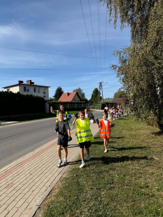 Sprzątanie świata w Strażowie 07.09.2026 r (14).jpg