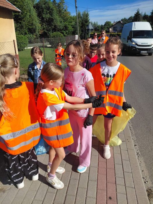 Sprzątanie świata w Strażowie 07.09.2026 r (15).jpg